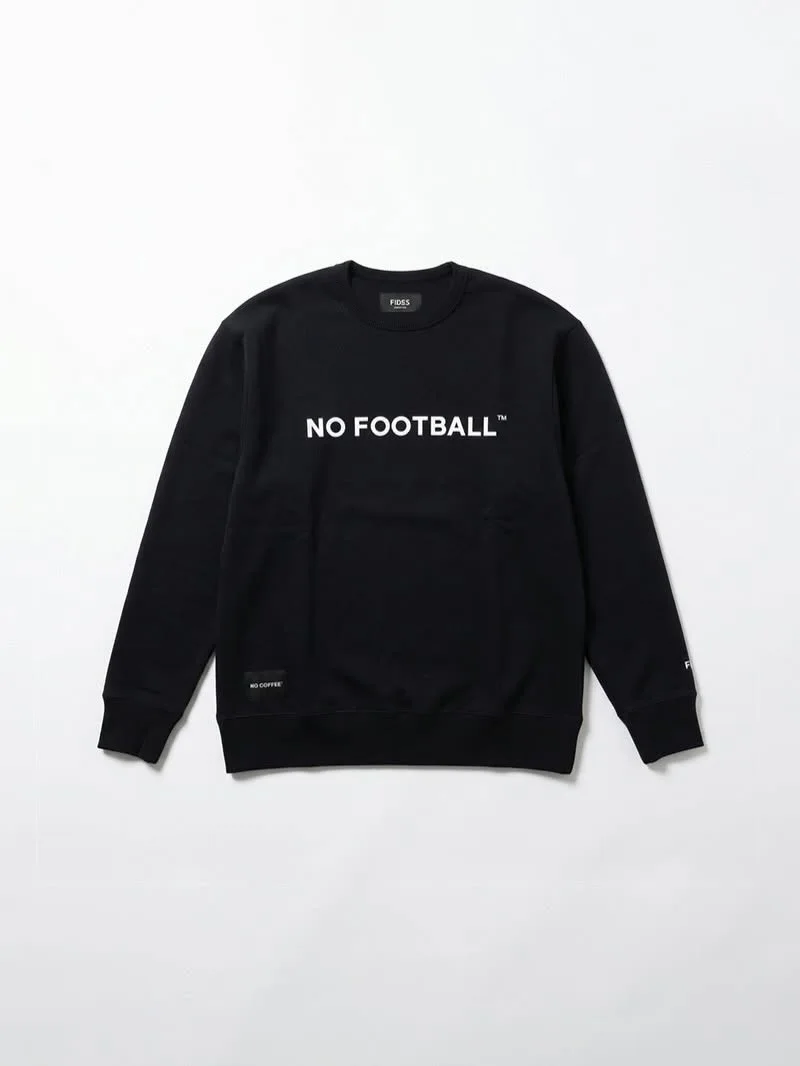 ブラックのNO FOOTBALLスウェットの前面。