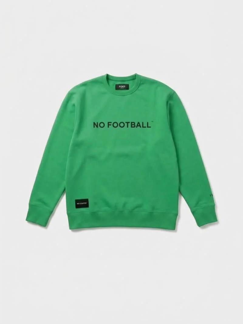 ライトグリーンのNO FOOTBALLスウェットの前面。