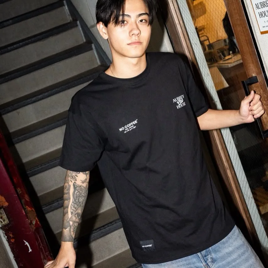 NO GRANOLA Tシャツの前面着用イメージ。